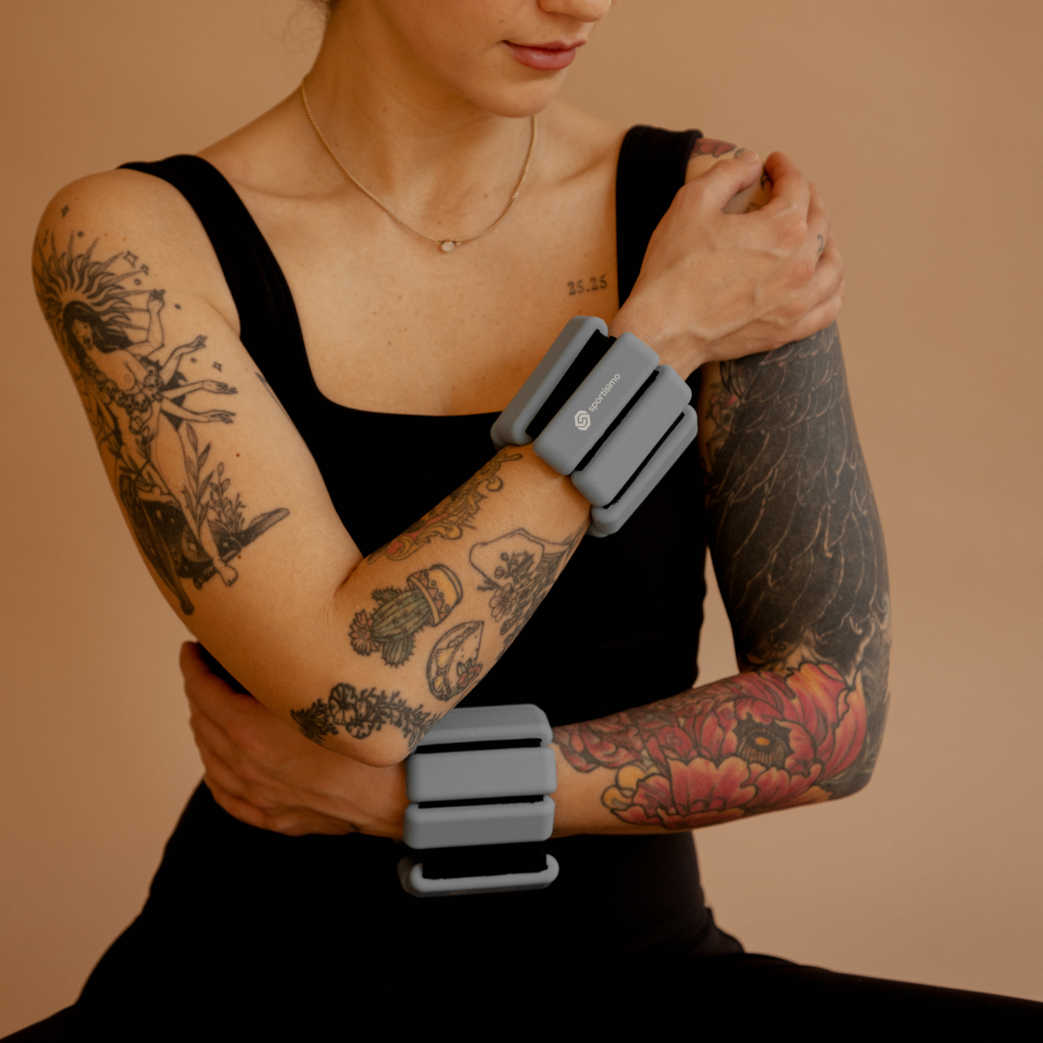 Polainas y pesas ajustables Sportisimo para muñeca, ideales para entrenamiento funcional, pilates y fuerza ligera.